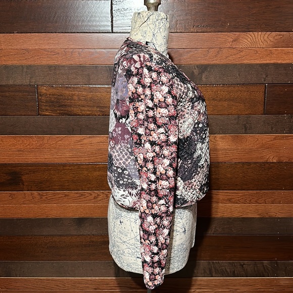Xhilaration Open Front Long Sleeve Quilted Floral Blazer - Picture 7 of 10